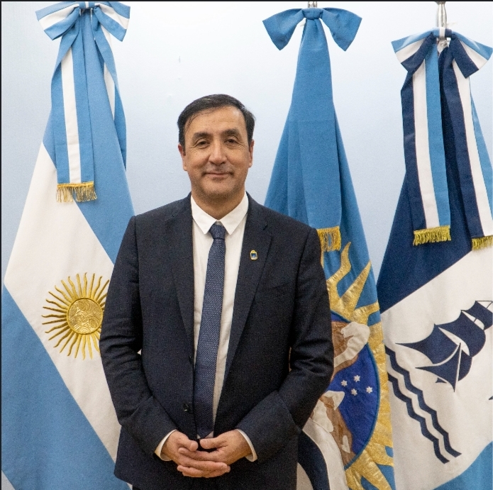 INTENDENTE DE RÍO GALLEGOS DENUNCIA DESTRUCCIÓN DE MONUMENTO A OSVALDO BAYER: COBARDÍA DEL GOBIERNO DE MILEI