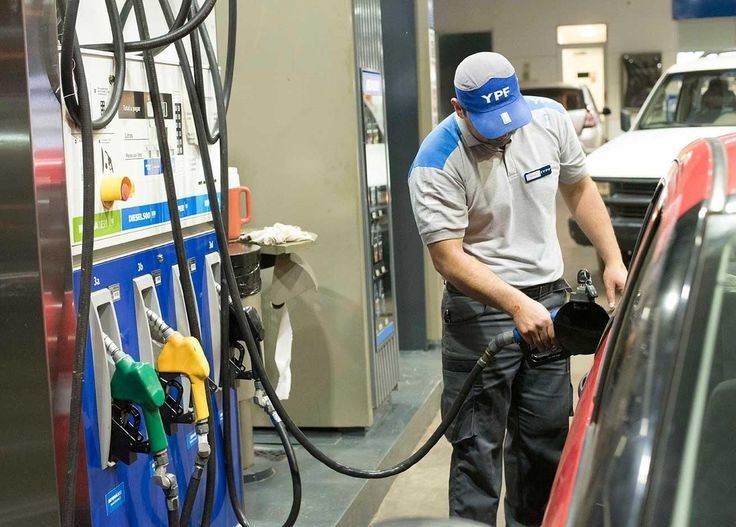 EL GOBIERNO BUSCA TRABAR EL PLAN DE LOS INTENDENTES DE COBRAR UN IMPUESTO SOBRE LOS COMBUSTIBLES