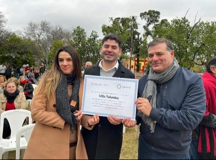 VILLA TULUMBA: EN EL DIA DE LA FECHA SE FUE ENTREGADO EL CERTIFICADO DE POSTULACIÓN AL CERTAMEN ONU TURISMO 
