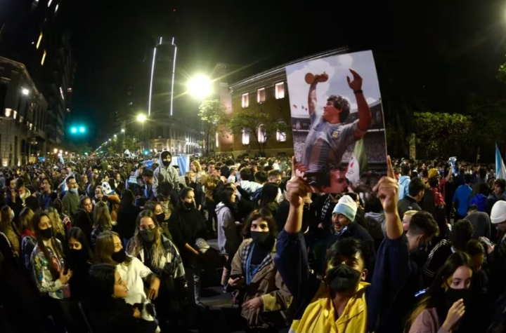 UNA MULTITUD SE REUNIÓ EN CÓRDOBA PARA CELEBRAR EL TRIUNFO DE ARGENTINA