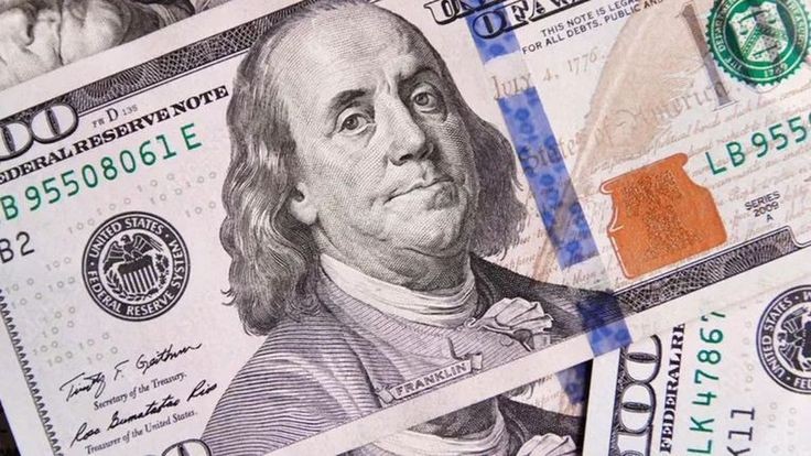 BAJÓ EL DÓLAR 