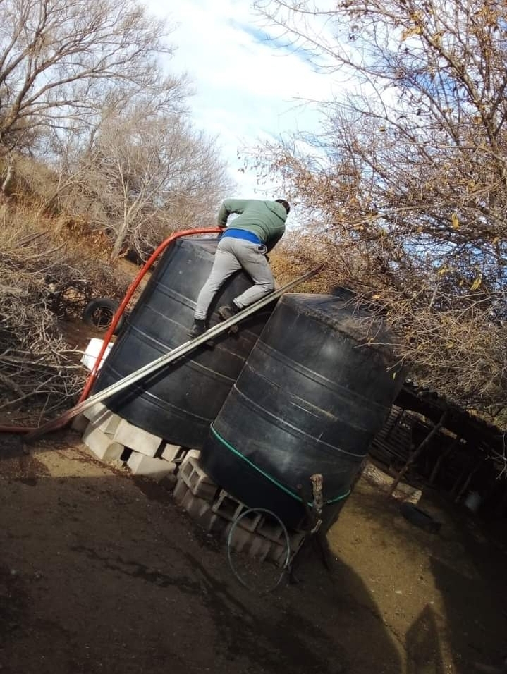 VILLA TULUMBA CONTINUAN CON LOS REPARTOS DE AGUA EN LOS PARAJES RURALES 