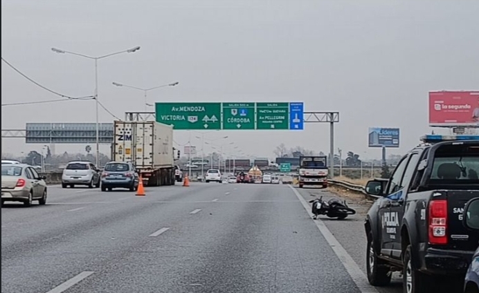 CHOCARON UNA MOTOCICLETA Y UNA CAMIONETA UTILITARIA EN AVENIDA CIRCUNVALACIÓN 
