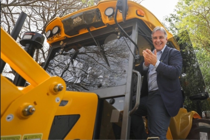 CORDOBA: LLARYORA  ENTREGÓ EQUIPOS A LOS CONSORCIOS