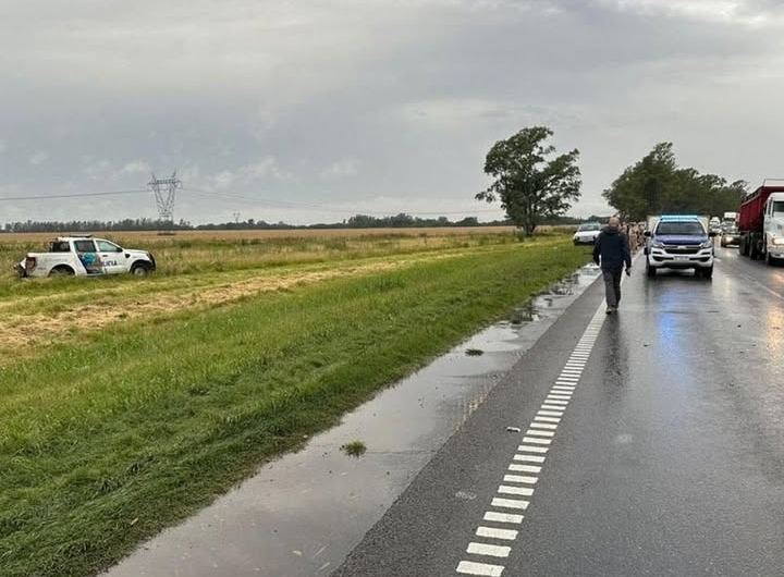 TRAGEDIA EN RUTA 9: UN CAMIÓN ATROPELLÓ y MATÓ A UN POLICÍA y DOS EFECTIVOS DE PREFECTURA QUE ASISTÍAN A UNA VÍCTIMA DE UN CHOQUE PREVIO